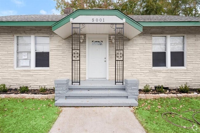 Building Photo - 5001 McKinney St Rental