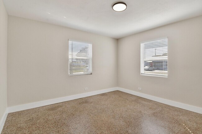 Photo - 58 W 27th St