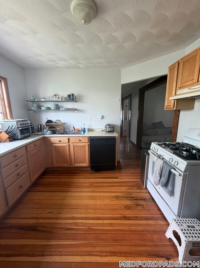 23 Renfrew St