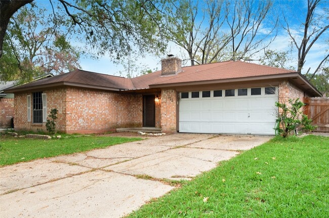 Photo - 323 Edgeton Ct