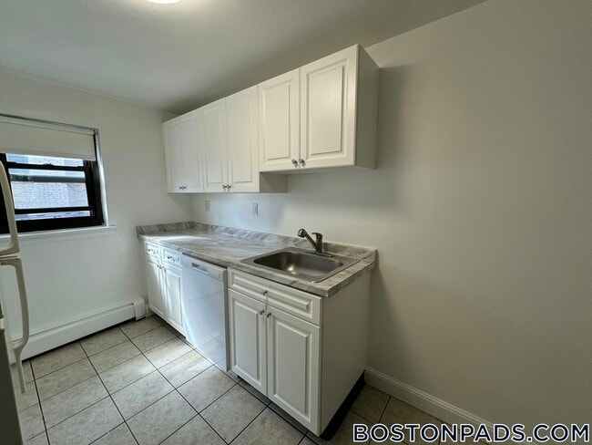 Building Photo - 46 Harvard St Rental