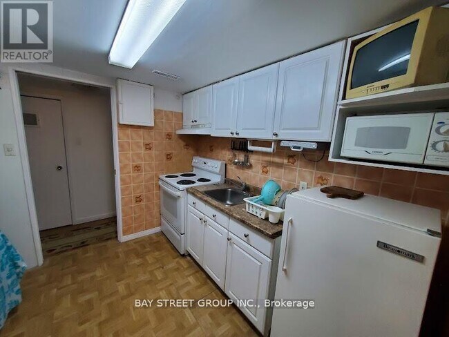 Photo - 73 Regatta Crescent
