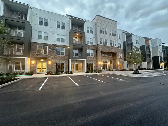 Building Photo - Velo Circleport Rental
