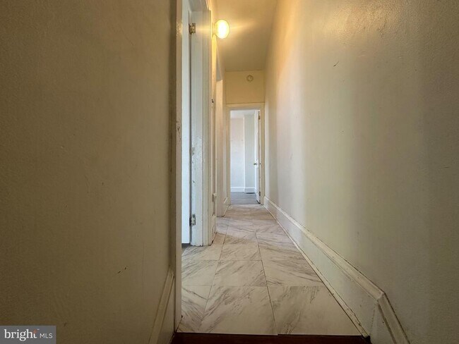 Photo - 566 N Plum St