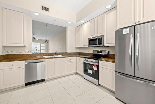 Photo - 17 Harbour Isle Dr W Unit 103