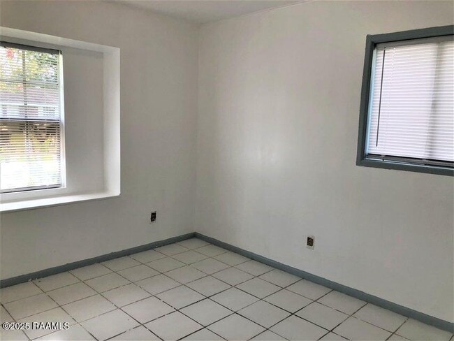 Photo - 121 Sorority Dr