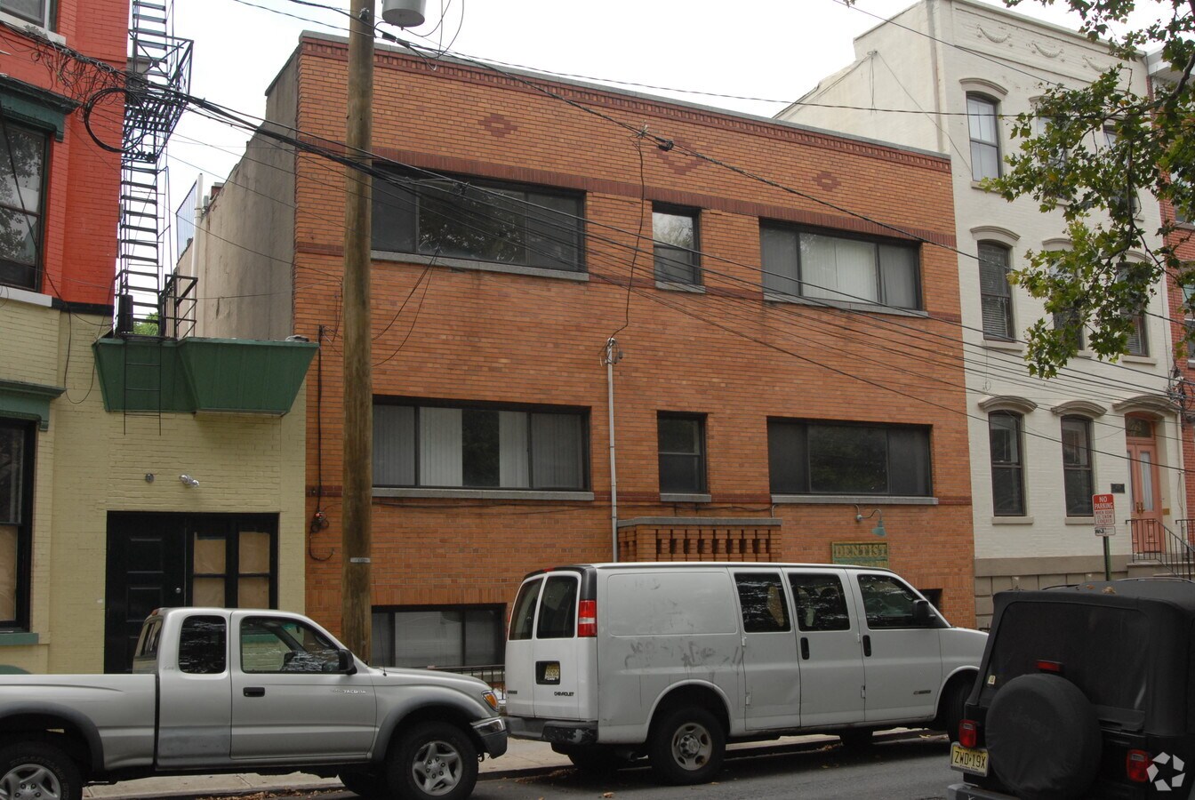 Photo - 255-257 4th St