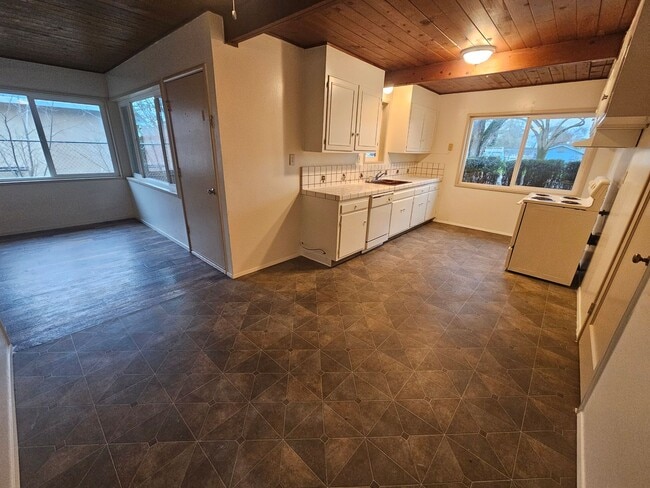 Photo - Spacious 4 Bedroom 2 Bath Home WITH BONUS ...