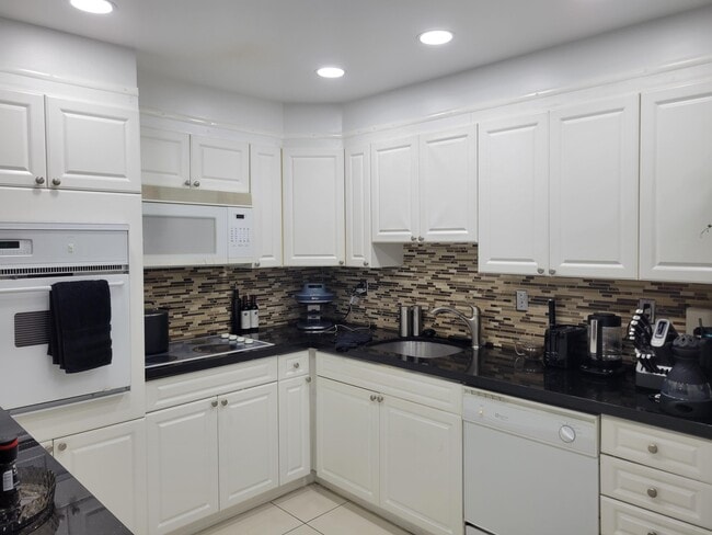 Photo - 19370 Collins Ave Unit 623