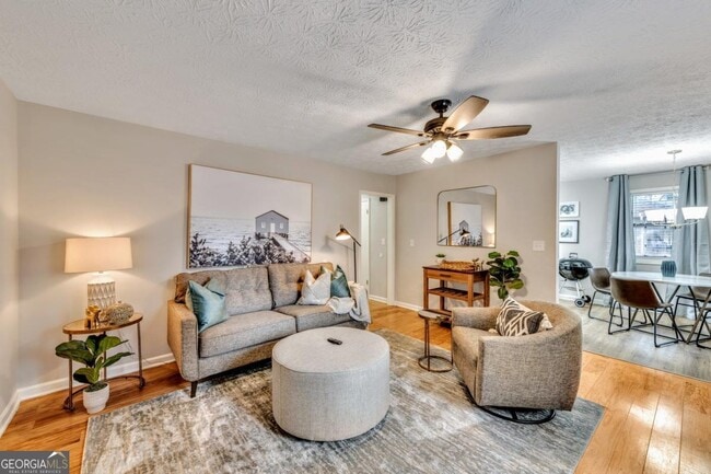 Photo - 160 Booth Rd SW