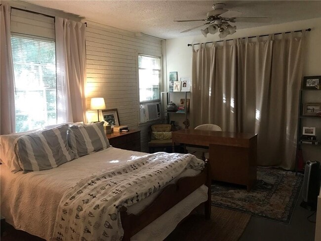 Photo - 1904 Holly Ave