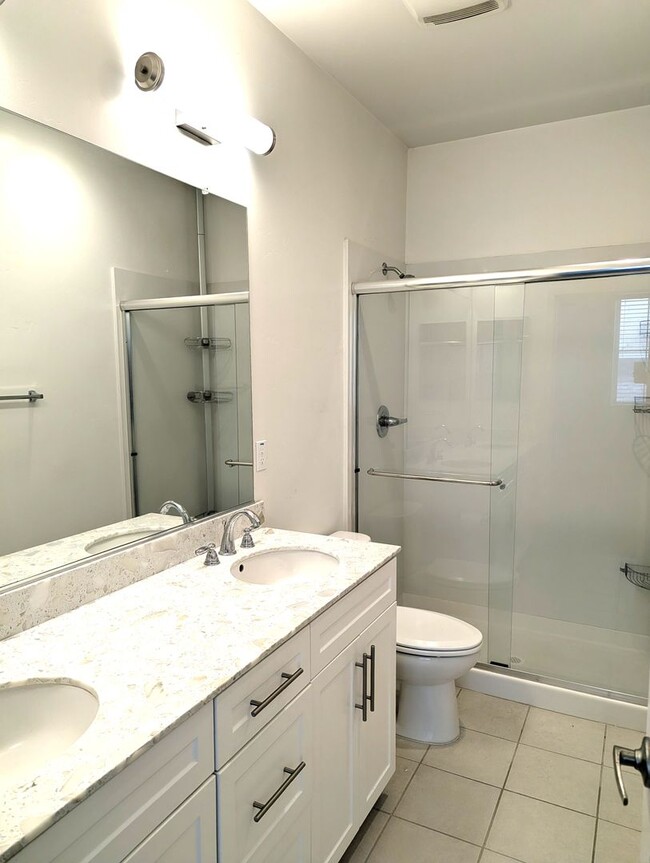 Building Photo - Gem in North Land Park...!!