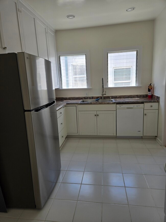 Photo - 360 1/2 N Genesee Ave Unit 360 1/2
