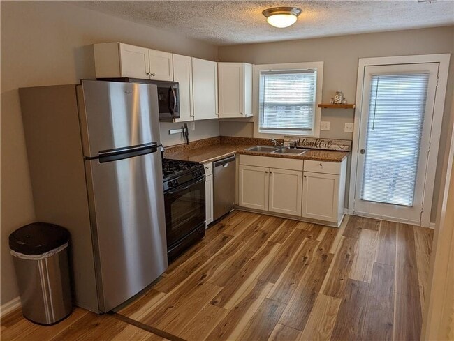 Photo - 166 Hill St SE