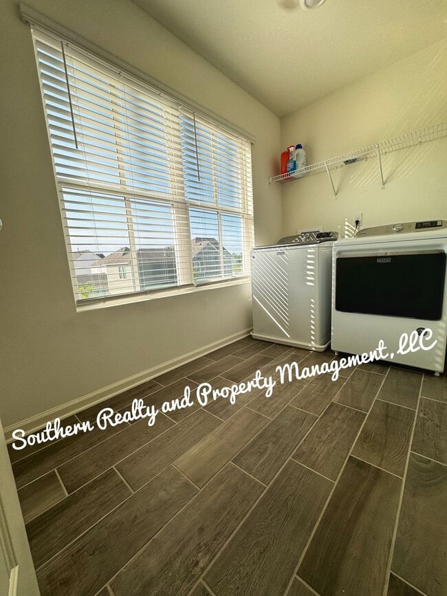 Photo - Country Feel but close to shopping