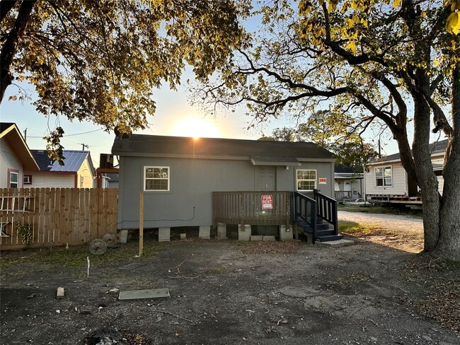 Building Photo - 2716 Hill Ave