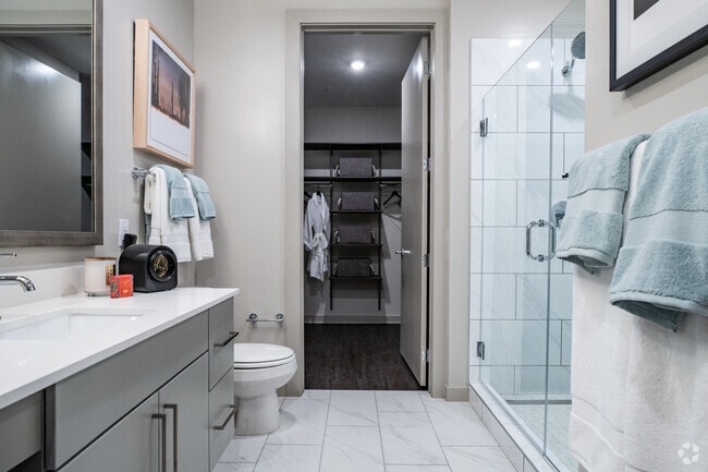 1BR, 1BA - 749SF