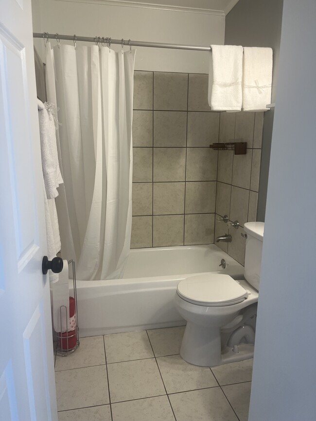 Photo - 1832 Gilmartin St