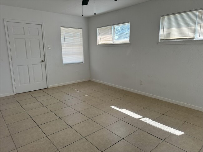Photo - 3831 Mt Pleasant St