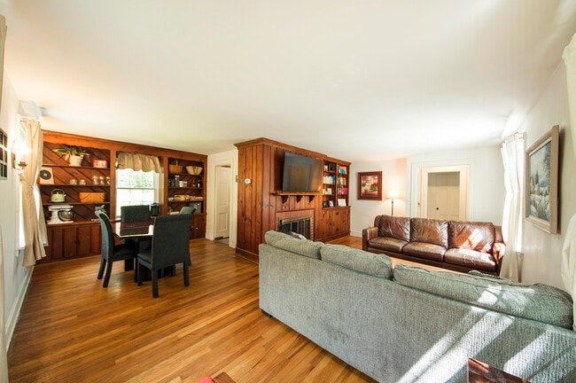 Photo - 215 E Irvin Ave