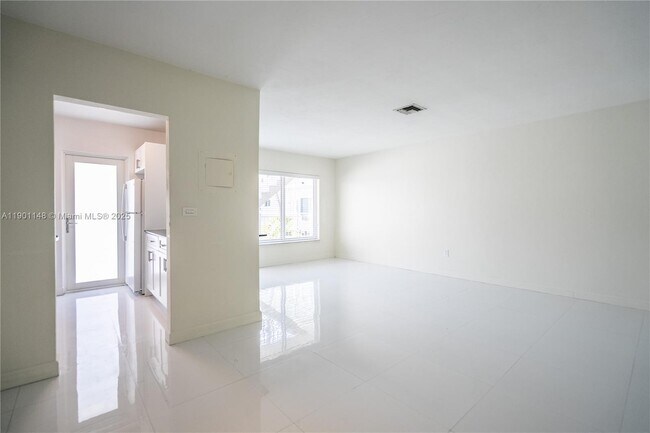 Photo - 1940 Biarritz Dr Unidad 3