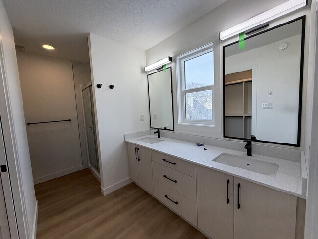 Photo - 11323-11106 106 St Unit 1 (Main)