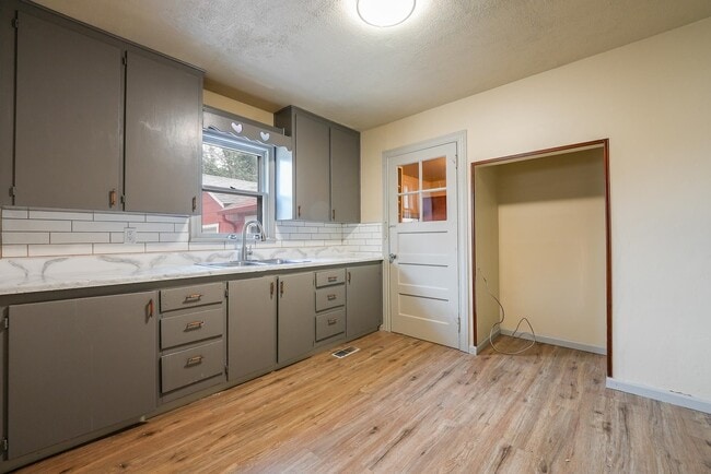 Photo - 1405 Edgemoor Dr