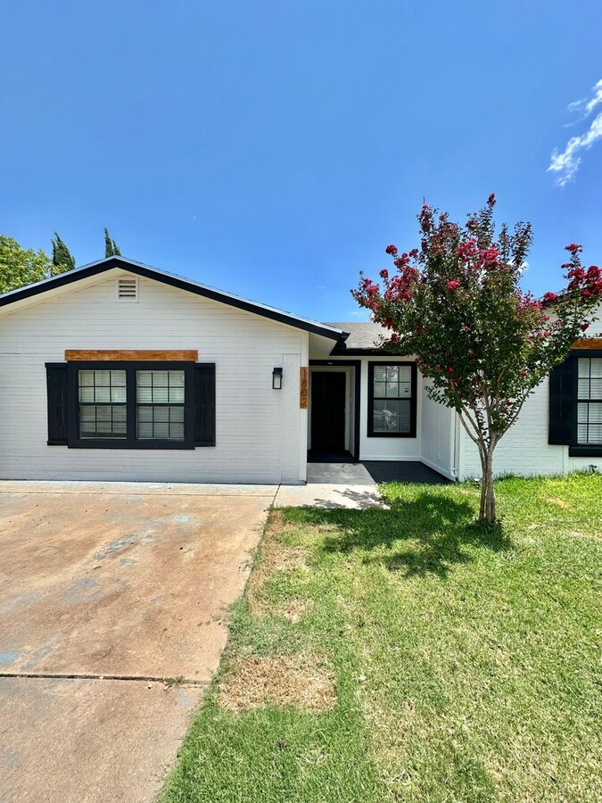 Photo - 1802 High Butte Dr