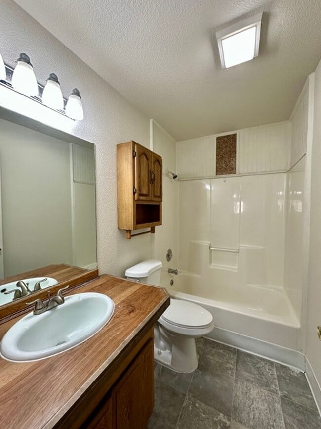 Building Photo - 522 W Summit Ave Unit 2