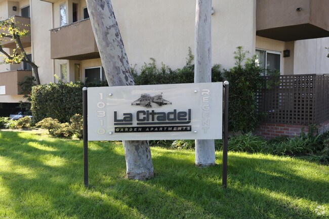 Photo - 10310 Regent