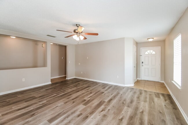 Photo - 11412 Brian Lakes Dr N