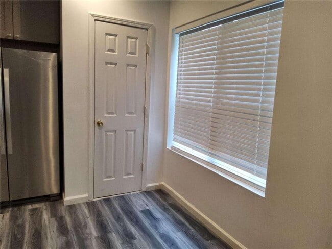 Photo - 325 Sunderland Way