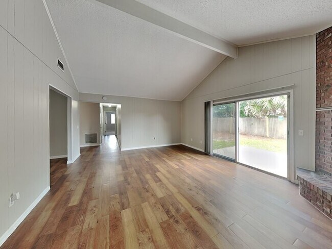 Photo - 595 Charles Carroll St