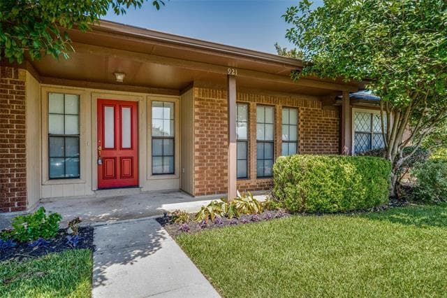 Photo - 921 Baxter Dr