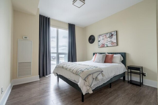 Photo - 255 Wellington St W Unité SI ID1376722P