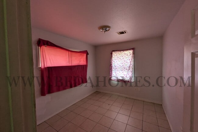 Photo - 2908 Wipprecht St