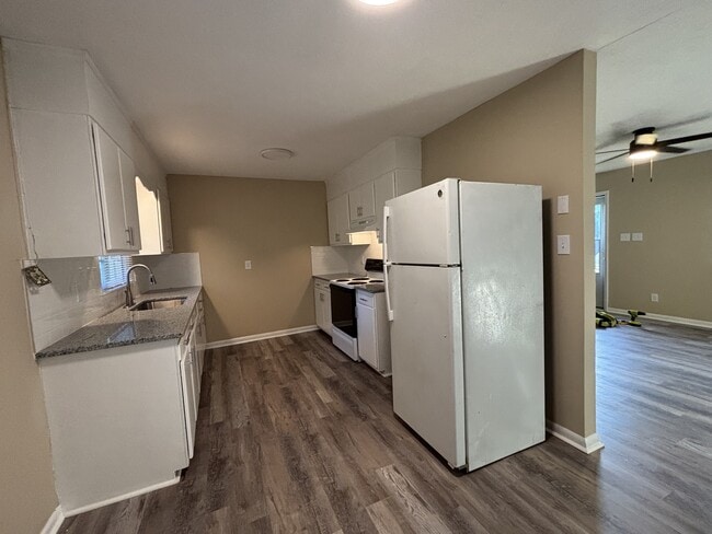 Photo - 4849 Rosehill Rd