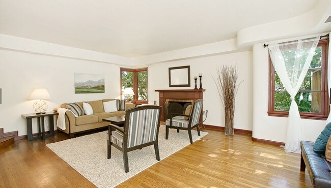 Sala de estar - 14526 Evanston Ave N