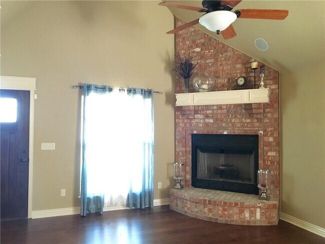 Photo - 3801 S W Capstone Ave