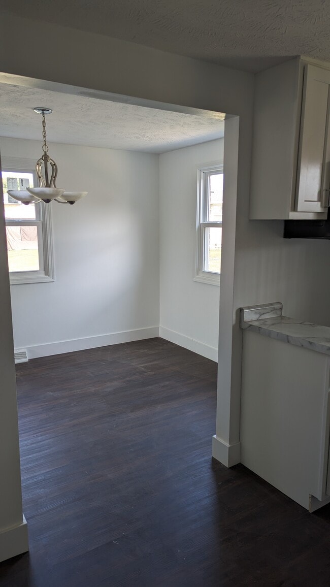 Photo - 1407 E Valentine Cir NW