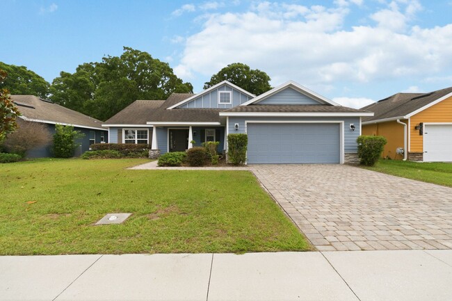 Building Photo - MOVE IN SPECIAL-Beautiful Energy Efficient 3/2 Home in St. Cloud
