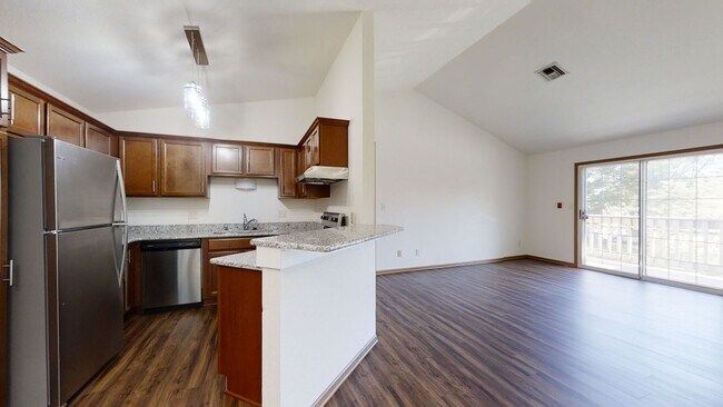 Photo - N86-W14240 Fond du Lac Ave Unidad 14240