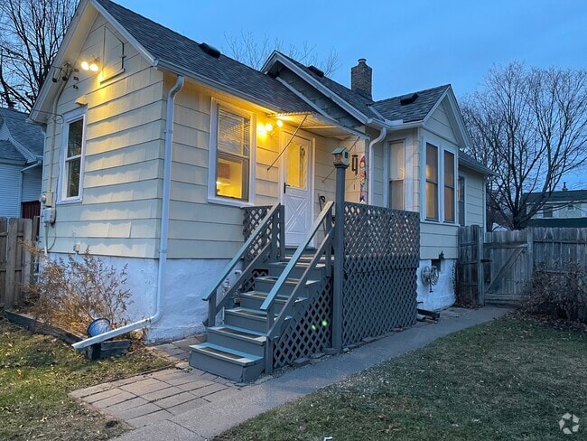 Building Photo - 910 Palace Ave Rental