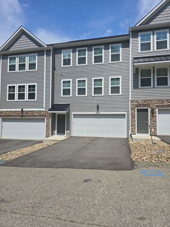 Photo - Available August 1st - 3 Bedroom Townhouse in Franklin Regional School District