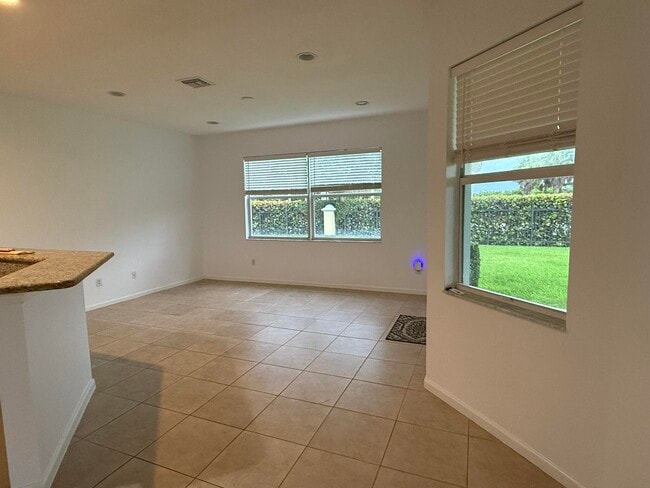 Photo - 2100 Mariner Bay Blvd