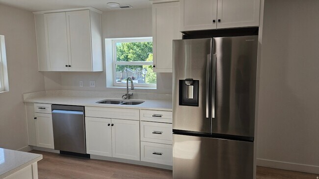 Photo - 146 N Main St