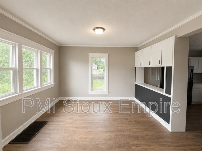 918 W 10th St