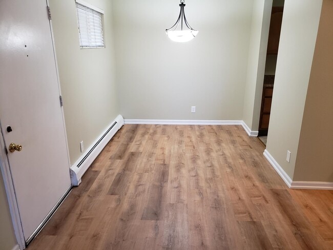 Dining area - 2855 S Monaco Pky Unit 3-107