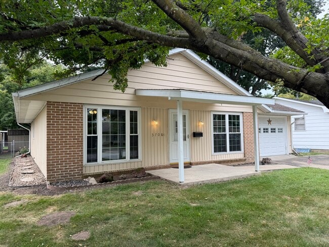 Building Photo - Meadow Dr Rental
