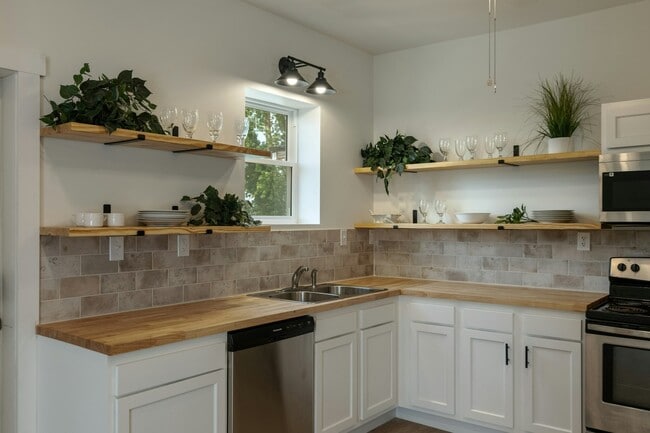 Photo - 1010 9th Ave